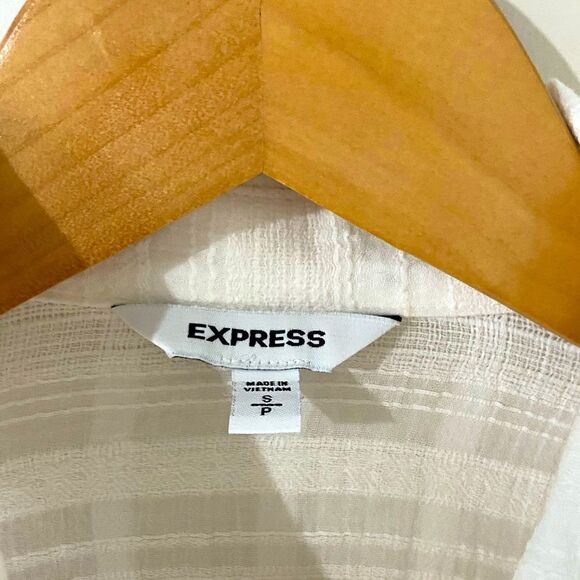 EXPRESS Tie Waist Button Down Top - Picture 5 of 9